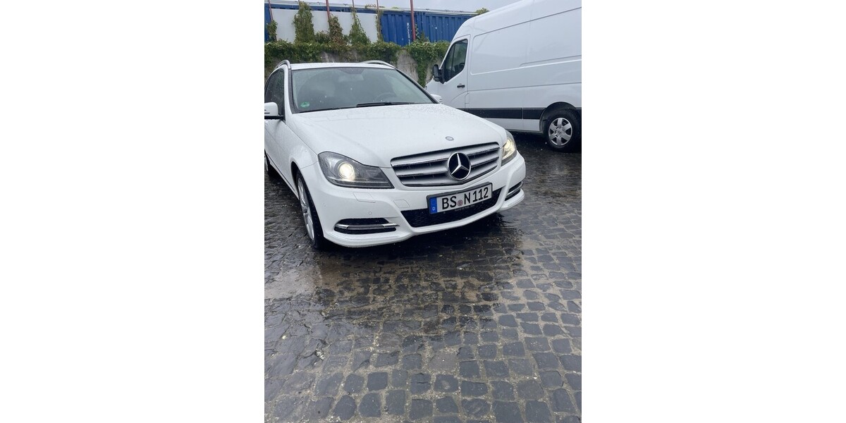 Mercedes-Benz 220 209.877 km 9.449 &euro; Leipzig 04109
