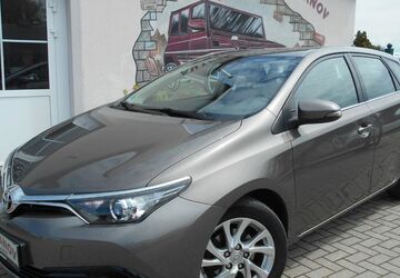 Toyota Auris 104.147 km 12.990 &euro; Markranstädt OT Quesitz 04420