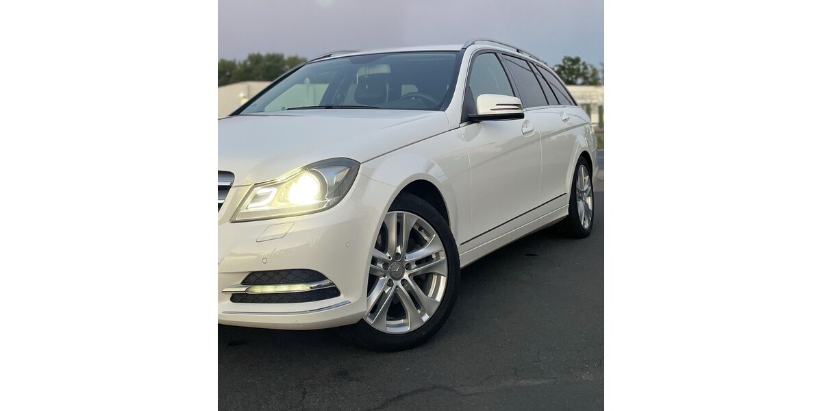 Mercedes-Benz 220 209.877 km 9.449 &euro; Leipzig 04109