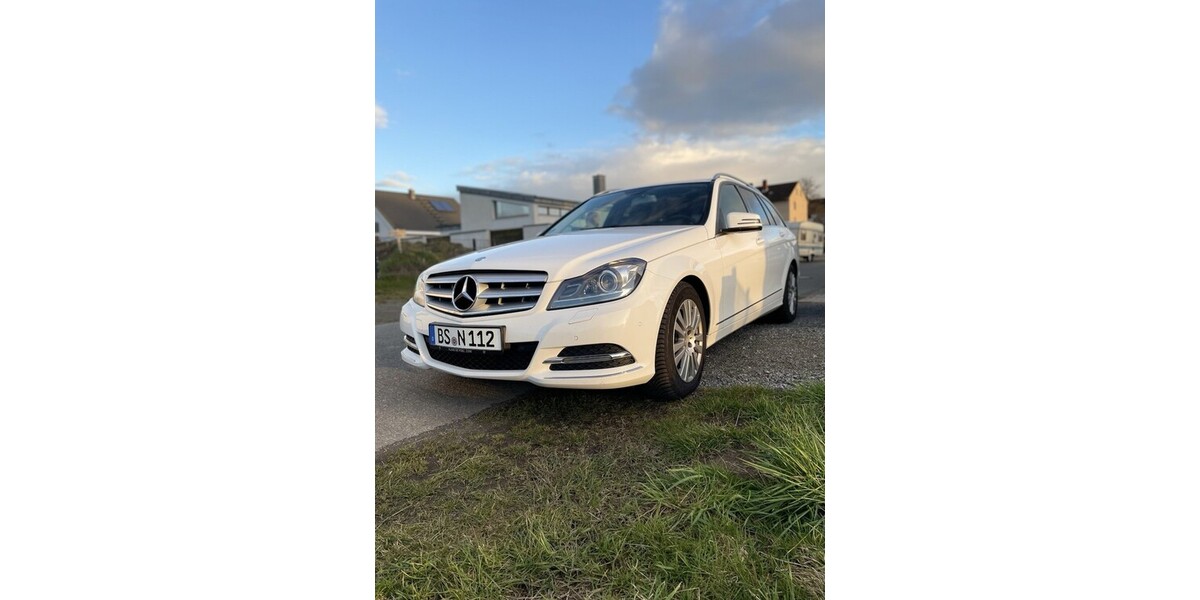 Mercedes-Benz 220 209.877 km 9.449 &euro; Leipzig 04109