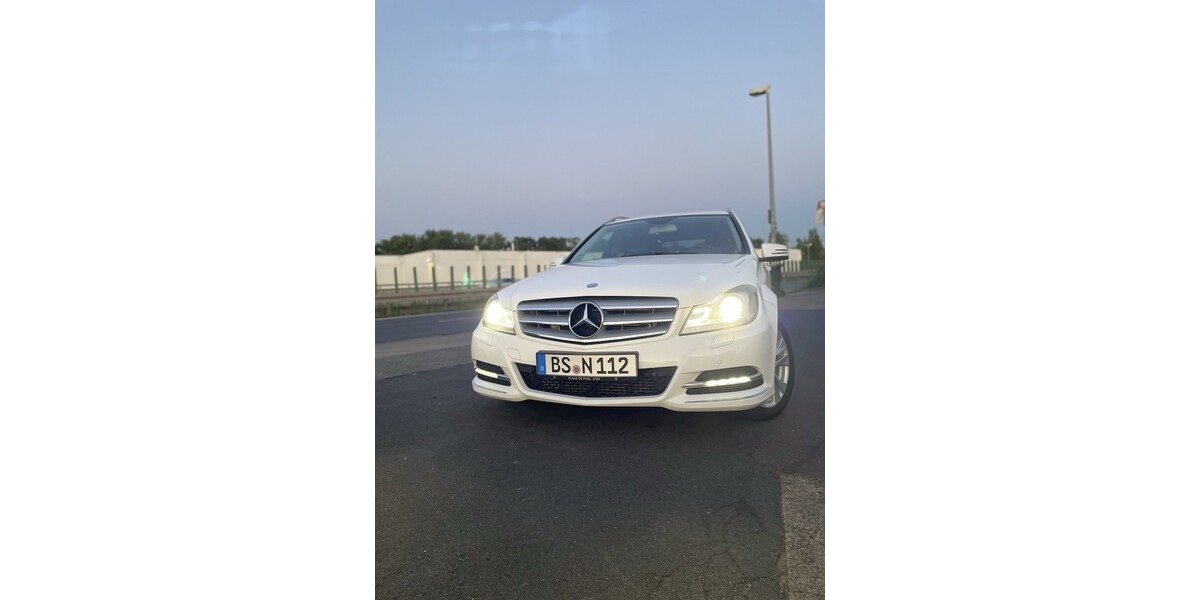 Mercedes-Benz 220 209.877 km 9.449 &euro; Leipzig 04109