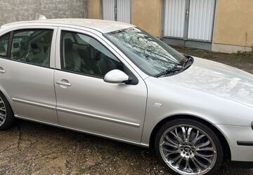 Seat Leon 114.000 km 5.500 &euro; Pegau 04523