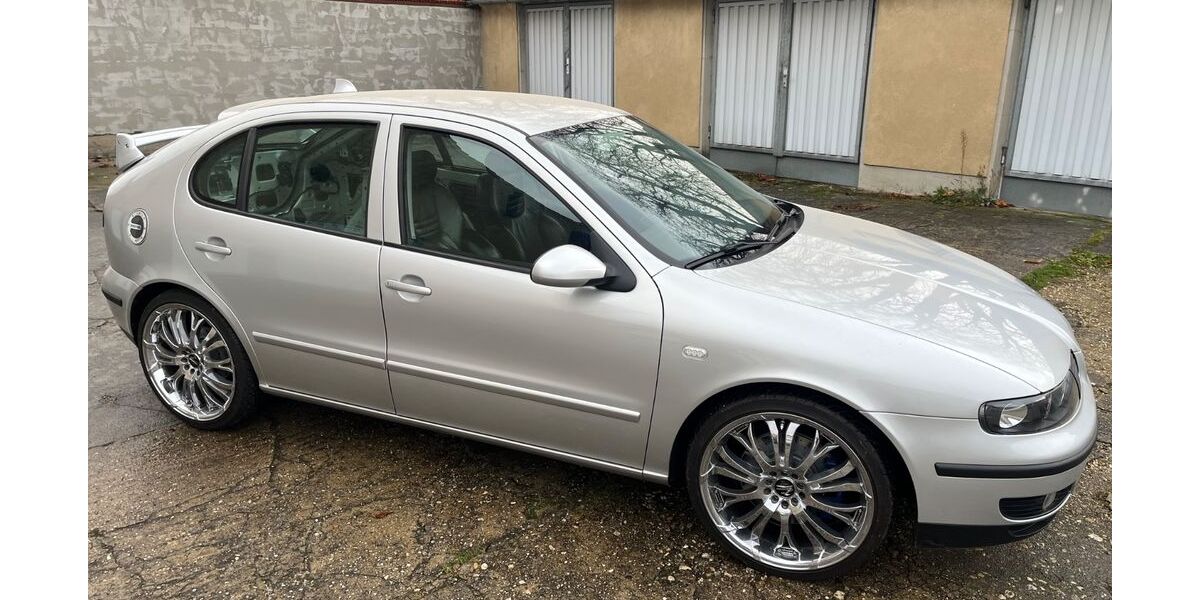 Seat Leon 114.000 km 5.500 &euro; Pegau 04523