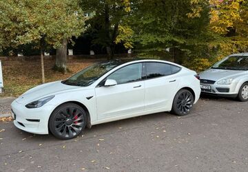 Tesla Model 3 33.394 km 38.999 &euro; Leipzig 04158