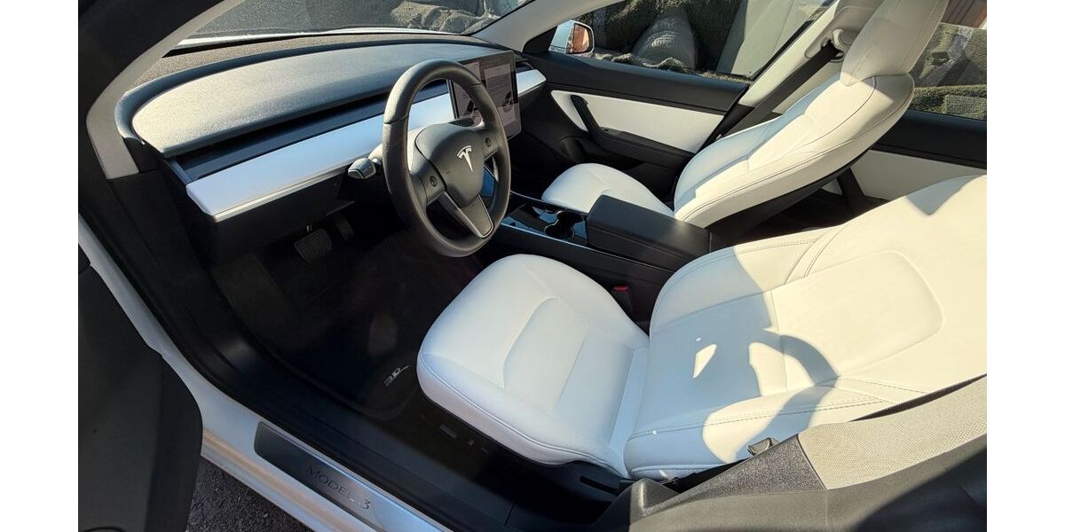 Tesla Model 3 110.837 km 22.150 &euro; Böhlen 04564