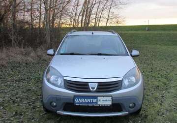 Dacia Sandero 92.000 km 5.800 &euro; Zwenkau 04442