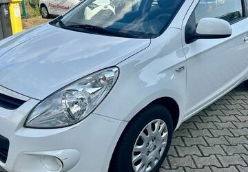 Hyundai i20 123.000 km 2.000 &euro; Zwenkau OT Löbschütz 04442