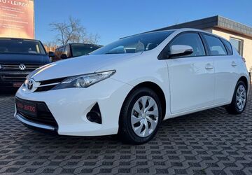 Toyota Auris 13.700 km 11.490 &euro; Leipzig 04178
