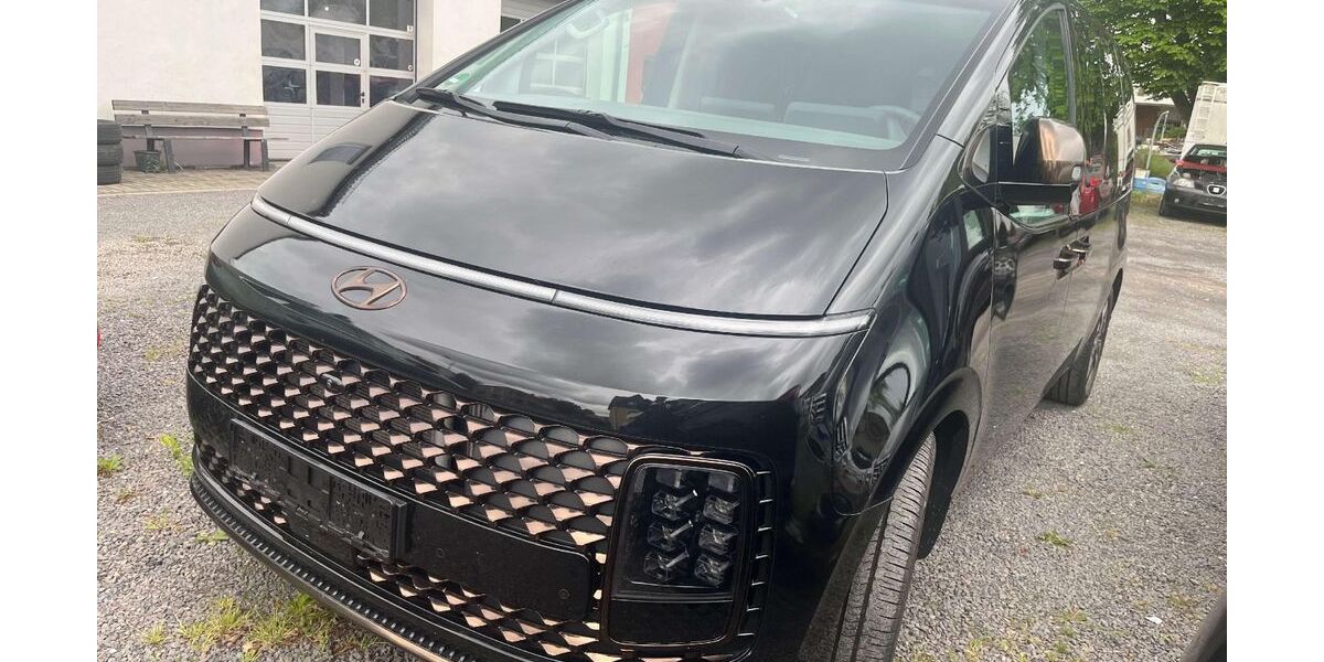 Hyundai STARIA 28.000 km 39.990 &euro; Lucka 04613