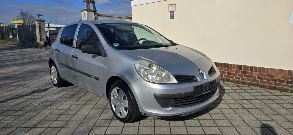 Renault Clio 144.000 km 1.890 &euro; Leipzig - Ost 04328