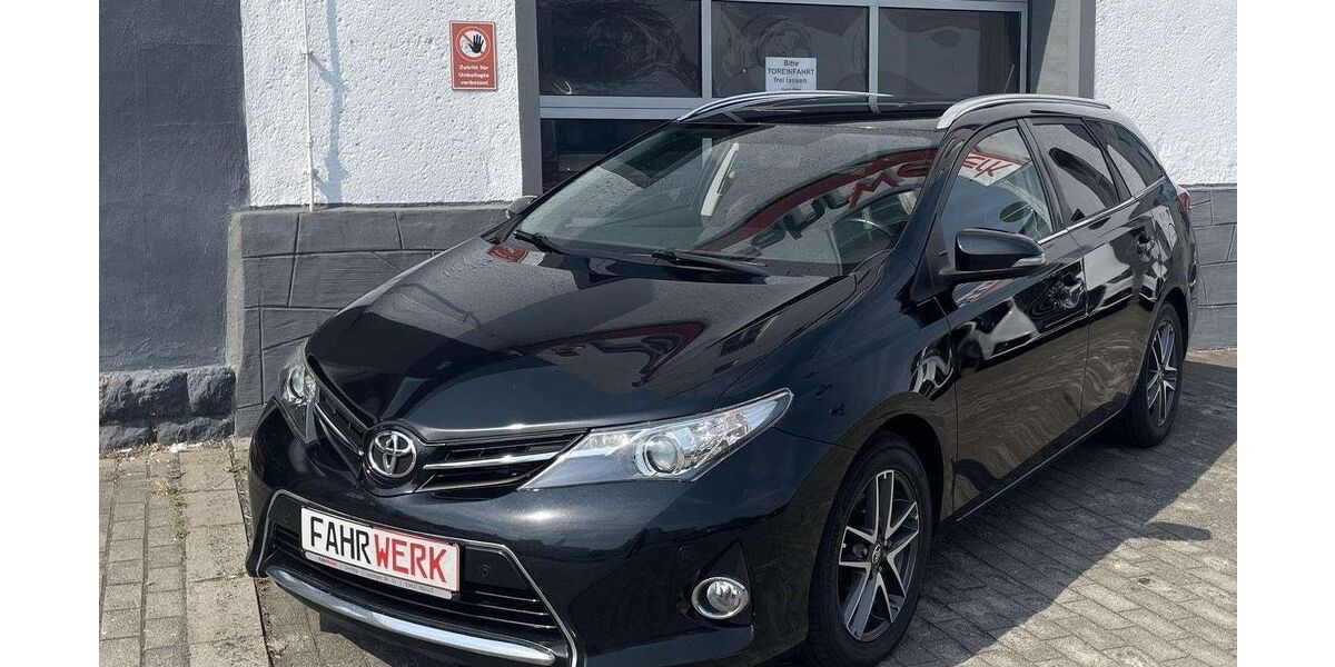Toyota Auris 155.000 km 9.444 &euro; Grimma 04668