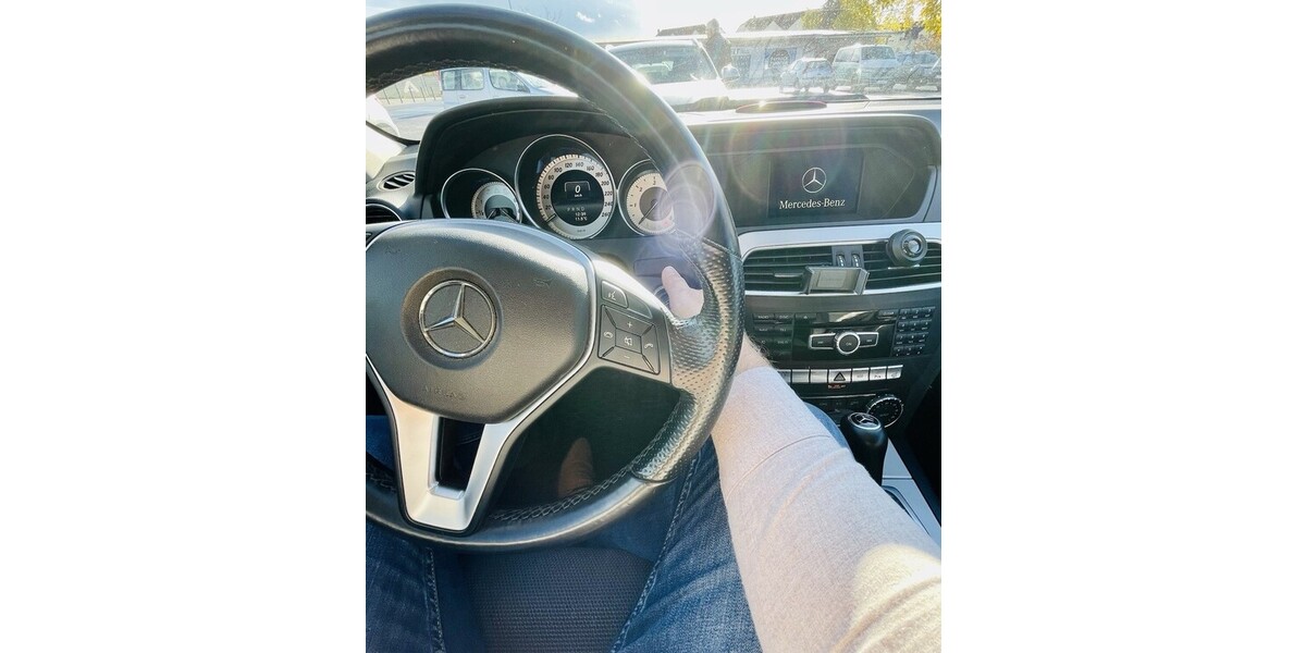 Mercedes-Benz 220 209.877 km 9.449 &euro; Leipzig 04109