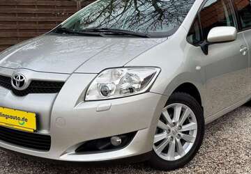 Toyota Auris 105.900 km 4.998 &euro; Leipzig Burghausen Rückmarsdorf 04178