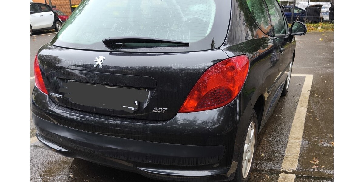 Peugeot 207 108.000 km 3.200 &euro; Leipzig 04109