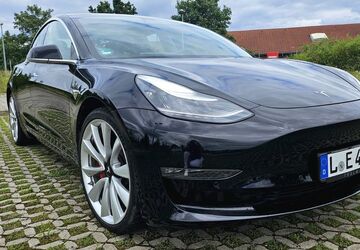Tesla Model 3 98.760 km 29.000 &euro; Leipzig 04105