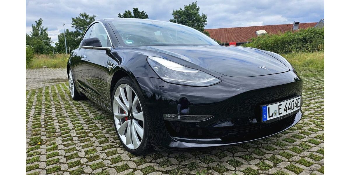 Tesla Model 3 98.760 km 29.000 &euro; Leipzig 04105