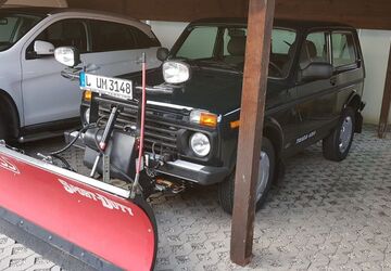Lada Niva 20.000 km 15.700 &euro; Borna 04552