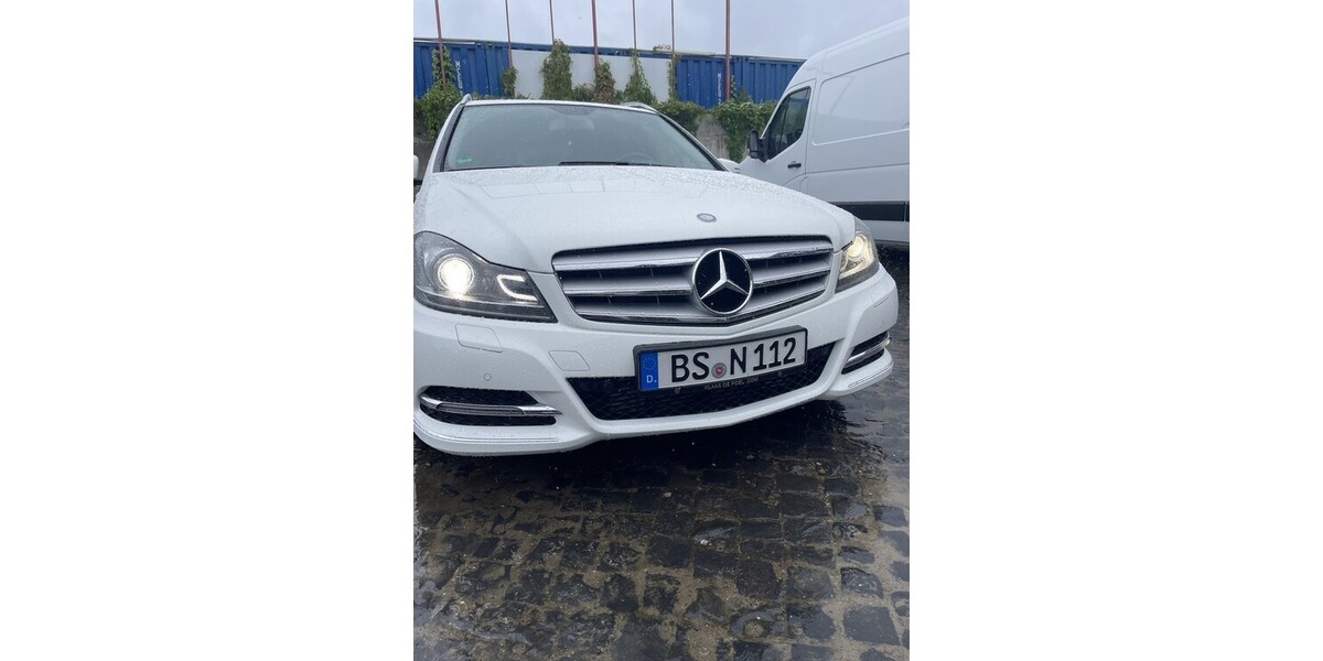 Mercedes-Benz 220 209.877 km 9.449 &euro; Leipzig 04109