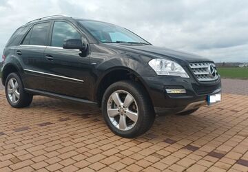 Mercedes-Benz ML 300 271.000 km 11.800 &euro; Zwenkau 04442